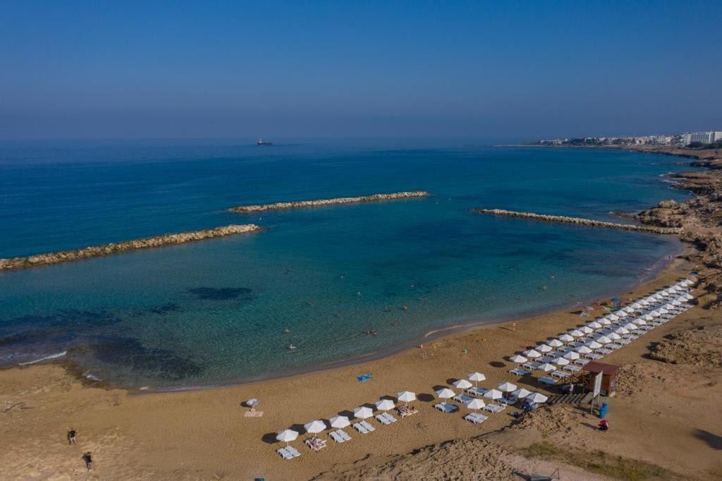 Cosea Living: Seaside 2 Bedroom Flat Kings Palace 209 Paphos Eksteriør billede