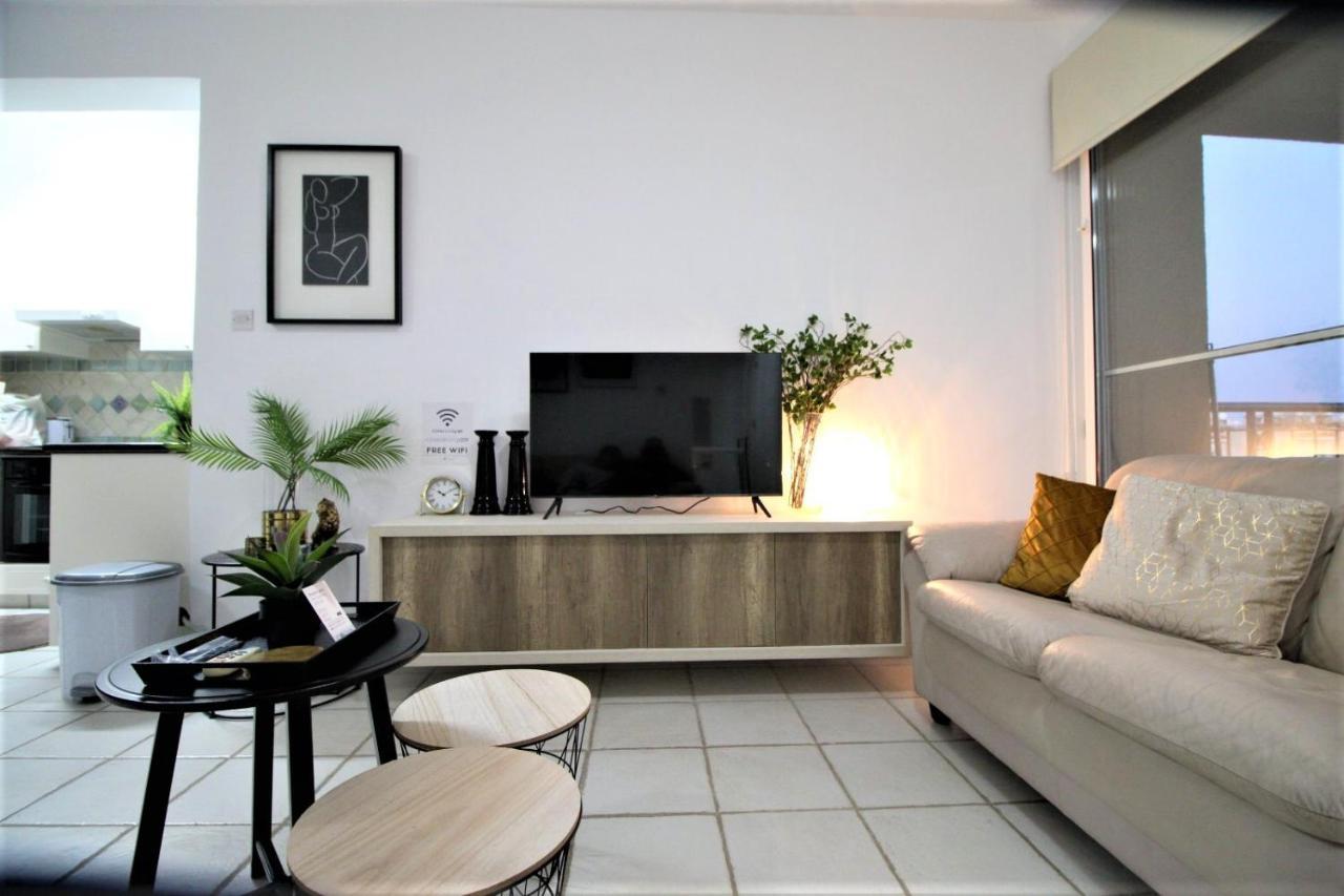 Cosea Living: Seaside 2 Bedroom Flat Kings Palace 209 Paphos Eksteriør billede